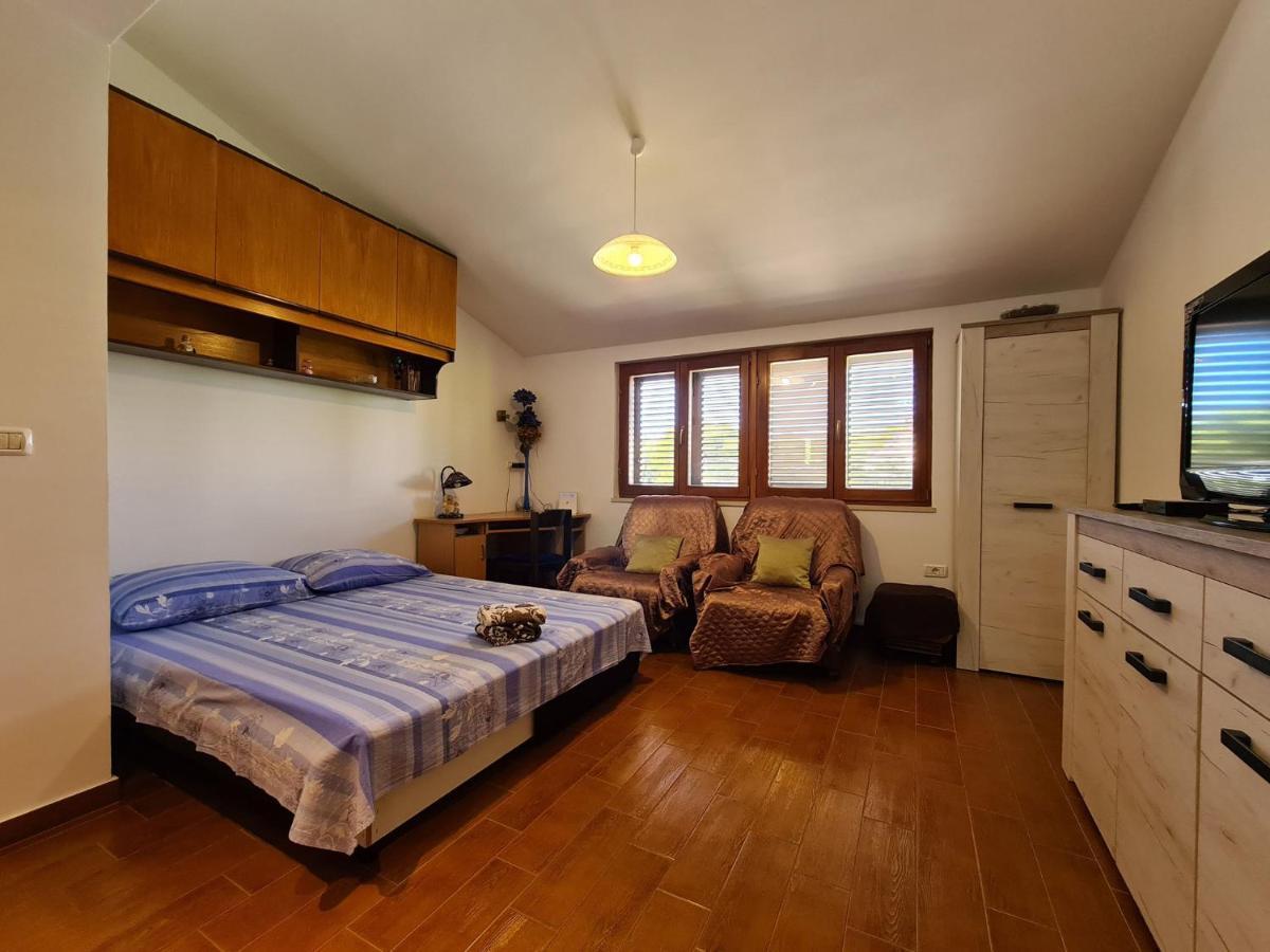 Mare 826 Pula