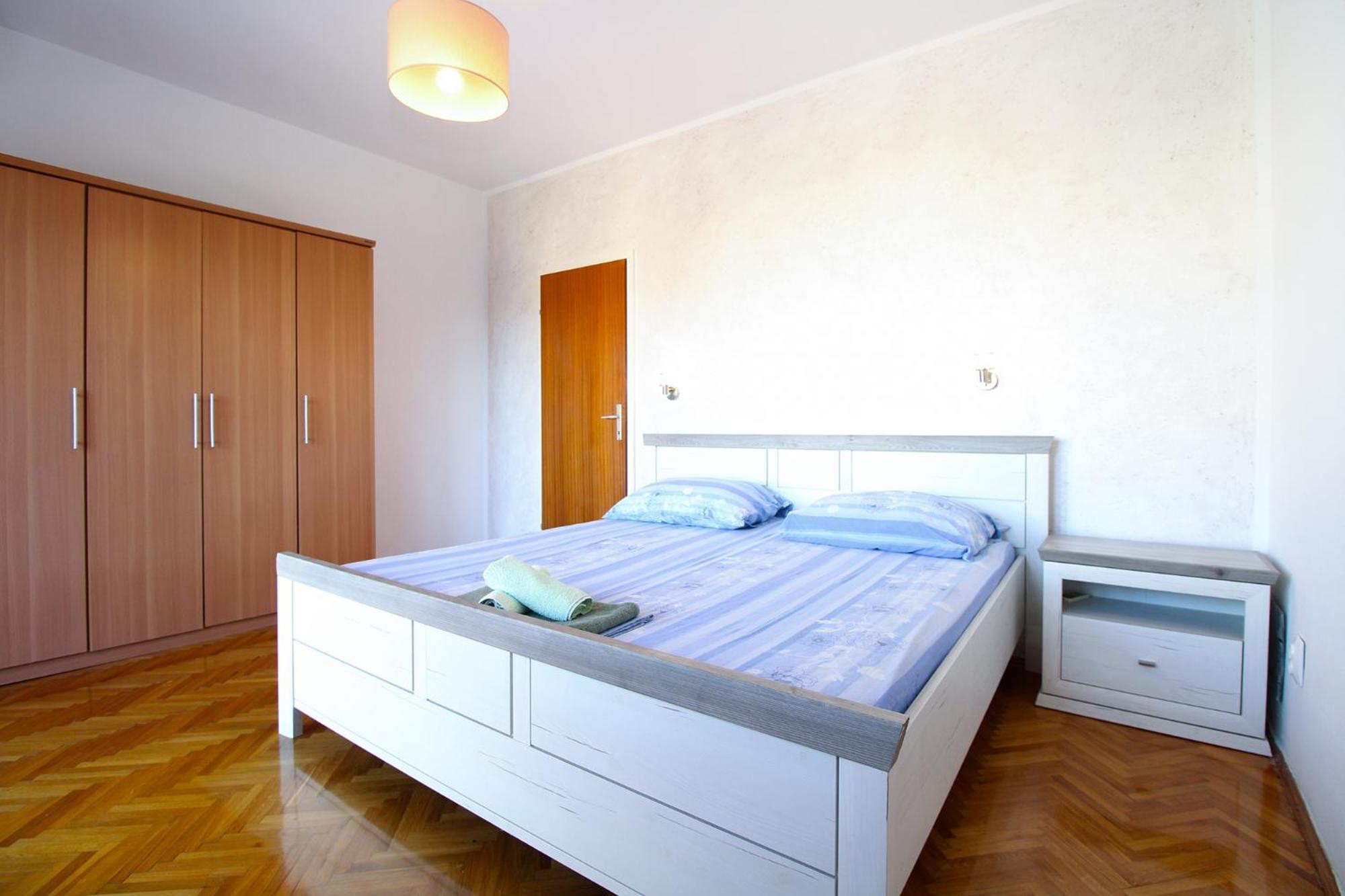 Mare 826